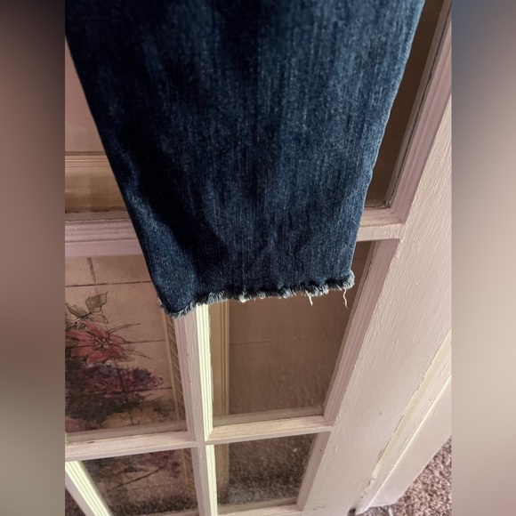 Woman’s old navy low rise boyfriend jeans - Picture 3 of 4